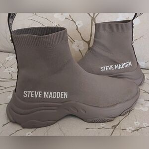 STEVE MADDEN "MASTER" High top sock trainers sneakers, size 9